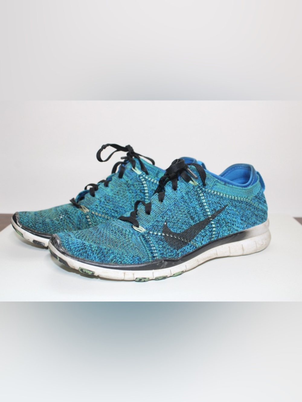 Nike Flyknit Blue & Teal Running Shoes Women size 6 (US)